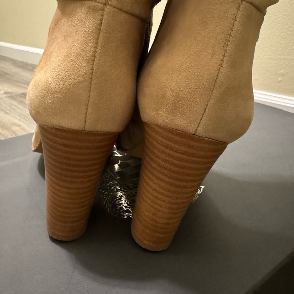 Vince Camuto Derika 2 Suede Tortilla - Picture 5 of 7